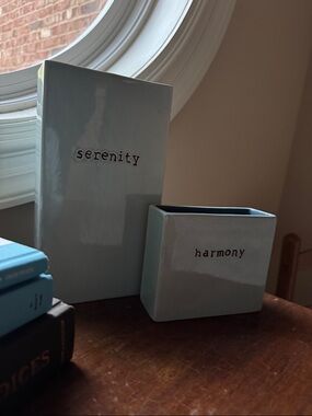 Serenity & Harmony Ceramic vases - Light Blue